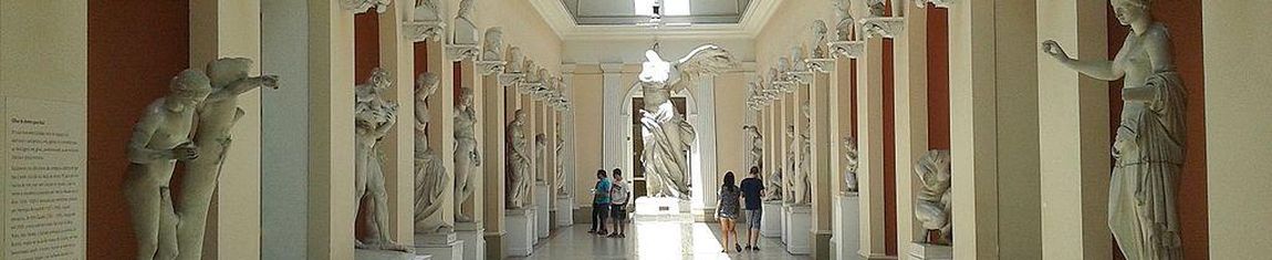 Galeria de esculturas do Museu Nacional de Belas Artes no Rio de Janeiro - RJ.