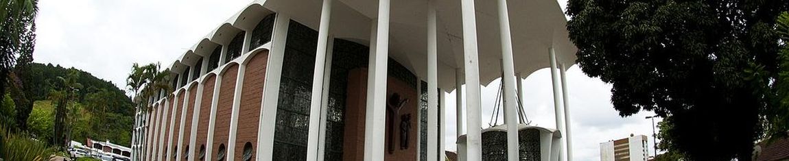 Fachada da Catedral São Paulo Apóstolo em Blumenau - SC.