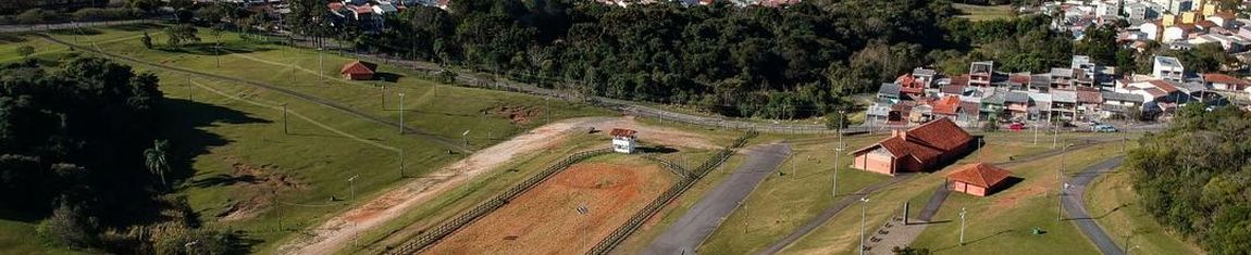 Vista aérea do Parque dos Tropeiros em Curitiba - PR.