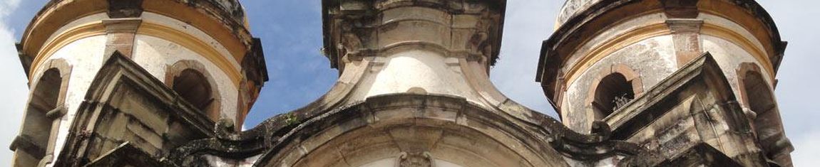 Detalhes da fachada da Igreja de São Francisco de Assis em Ouro Preto - MG. 