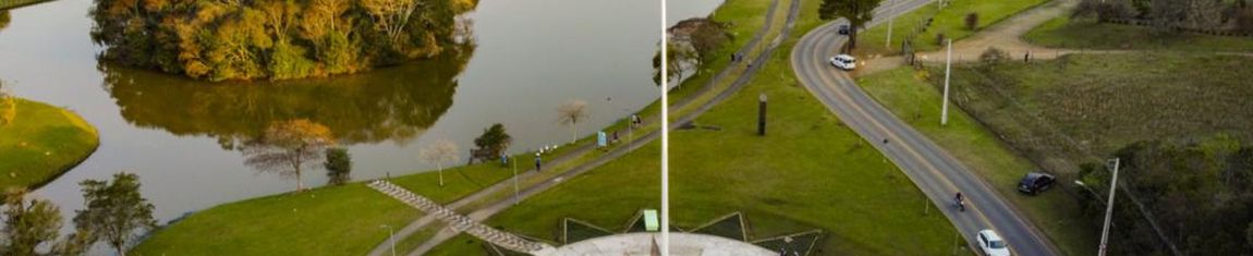 Vista aérea do Parque Tingui em Curitiba - PR.