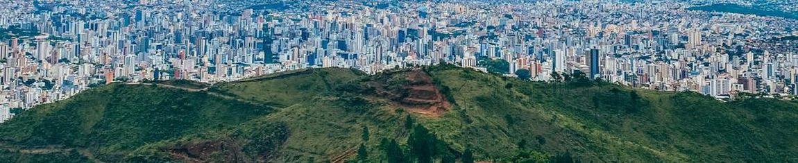 Vista de um dos dez mirantes do Parque da Serra do Curral de Belo Horizonte - MG.