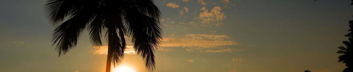 Pôr do sol na Praia do Aventureiro em Angra dos Reis - RJ.